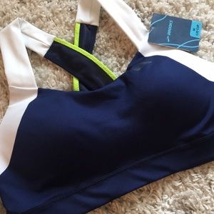 NWT- Brooks UpLift Crossback Running Bra